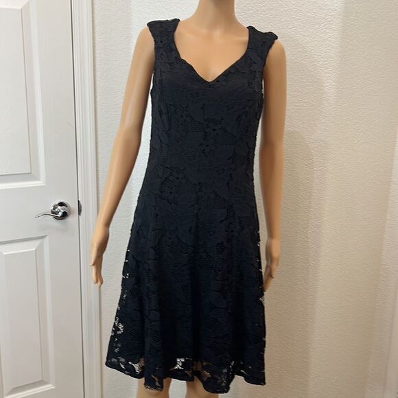 Ryan Michelle Black Dress Size Medium Floral Lace V Neck Short Sleeve Mini Lined - Picture 2 of 10
